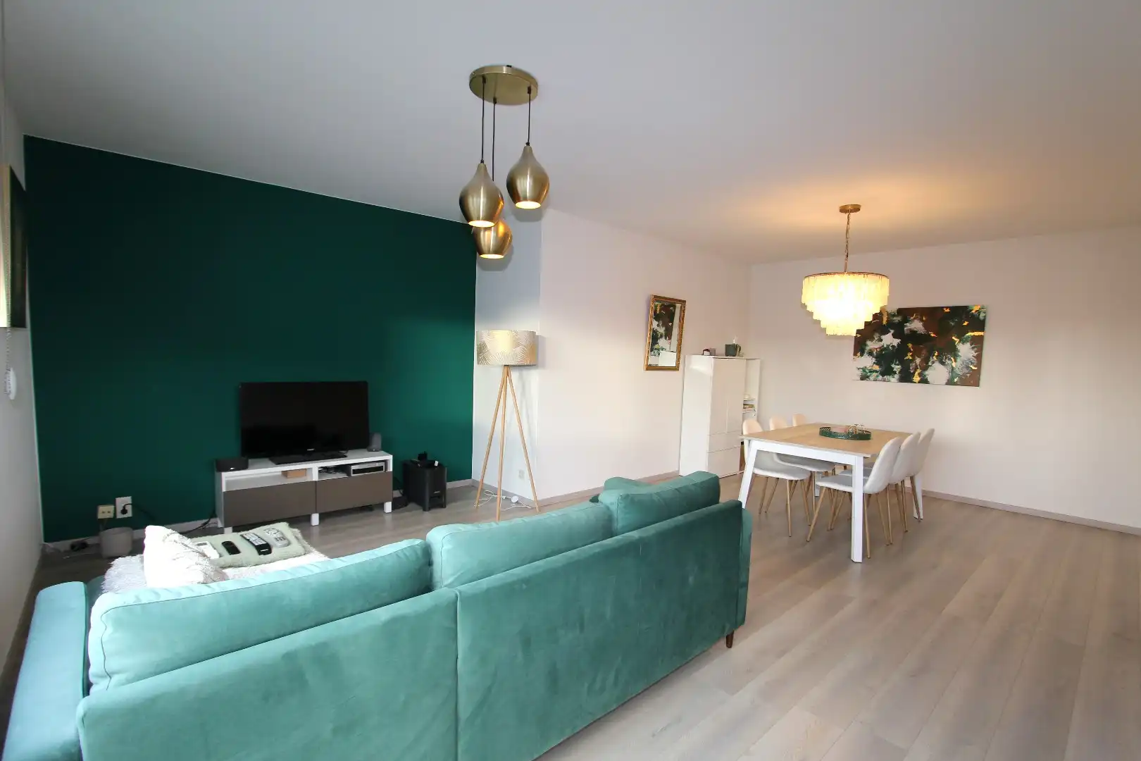 VERNIEUWD APPARTEMENT MET GARAGE AAN HET STADSCENTRUM foto 3