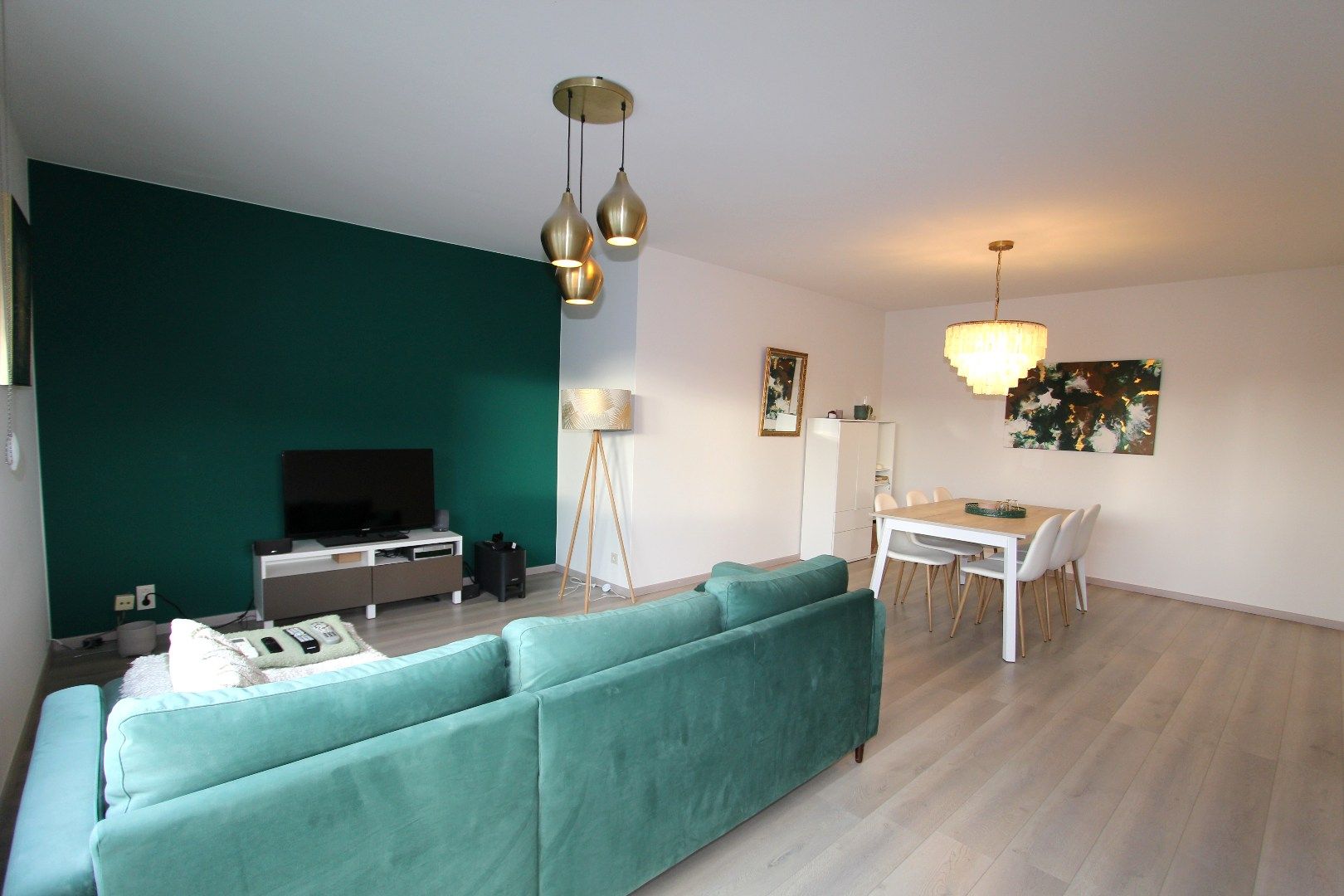 VERNIEUWD APPARTEMENT MET GARAGE AAN HET STADSCENTRUM foto 3