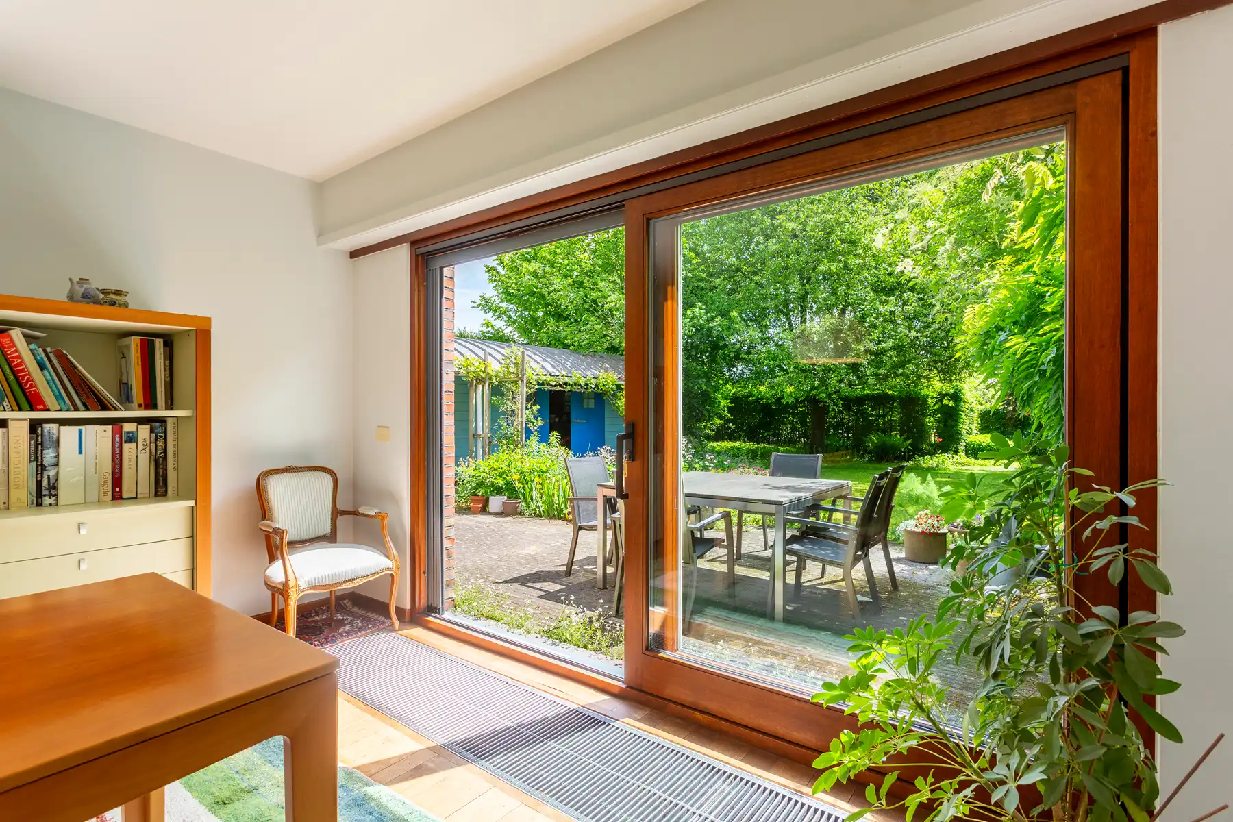 Ruime gezinswoning met zonnige tuin op toplocatie! foto 11