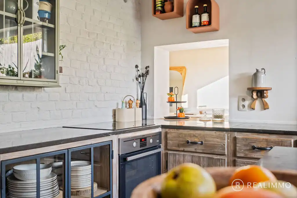 Stijlvol gerenoveerde woning met loods aan de voet van de Kluis! foto 10