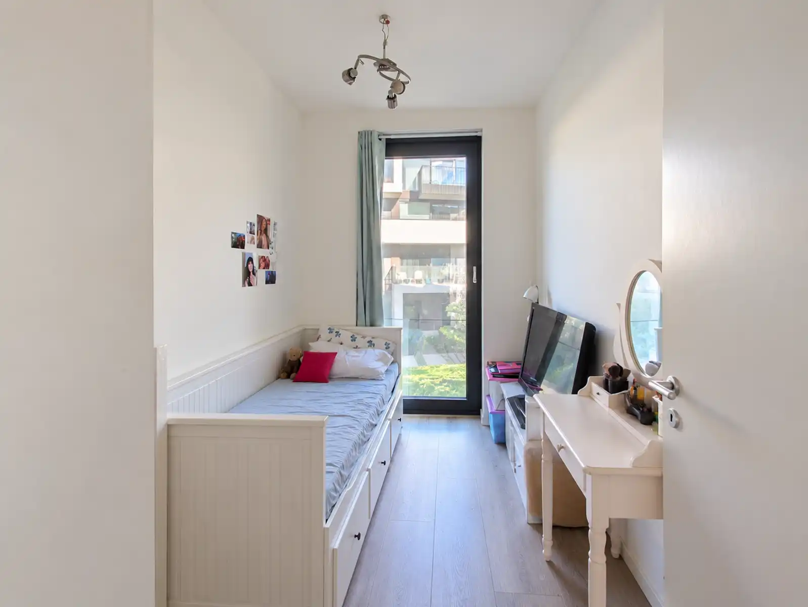 INSTAPKLAAR APPARTEMENT MET 2 SLPKS, TERRAS & AUTOPLAATS foto 7