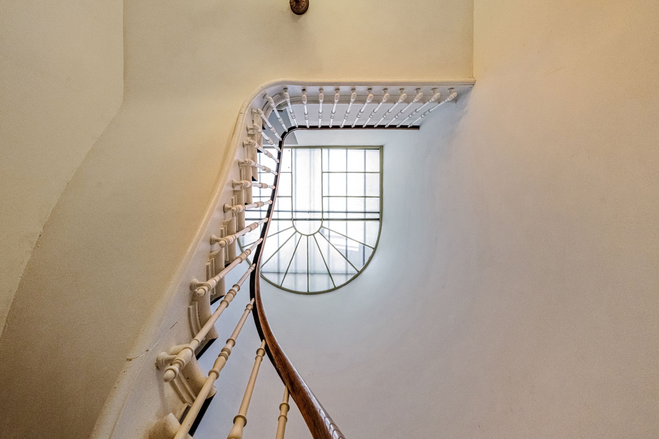 Exclusief gerenoveerd herenhuis in hartje Brussel foto 3