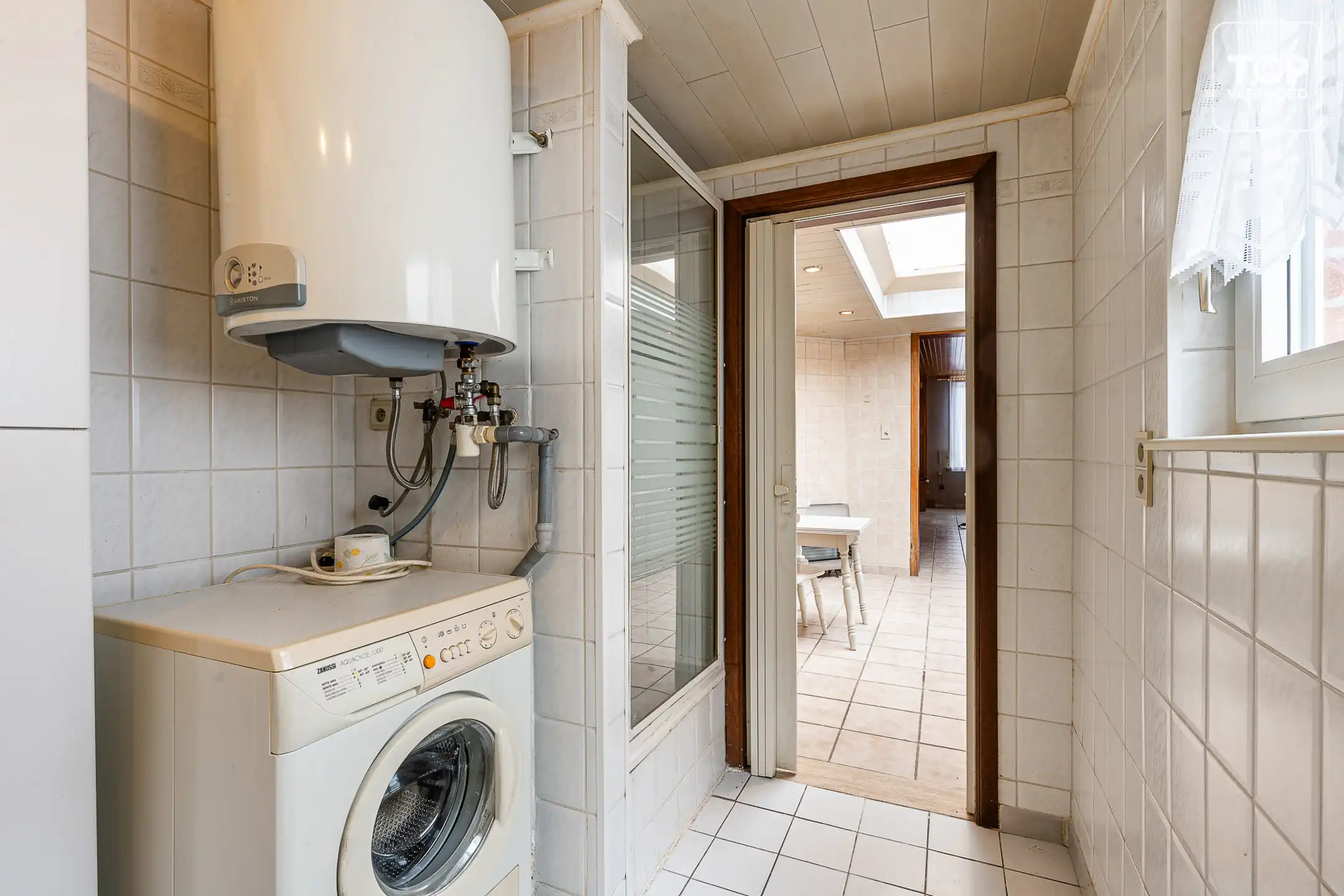 Woning met 2 slaapkamers, zolder en buitenkoer op een steenworp van het historisch centrum.  foto 11