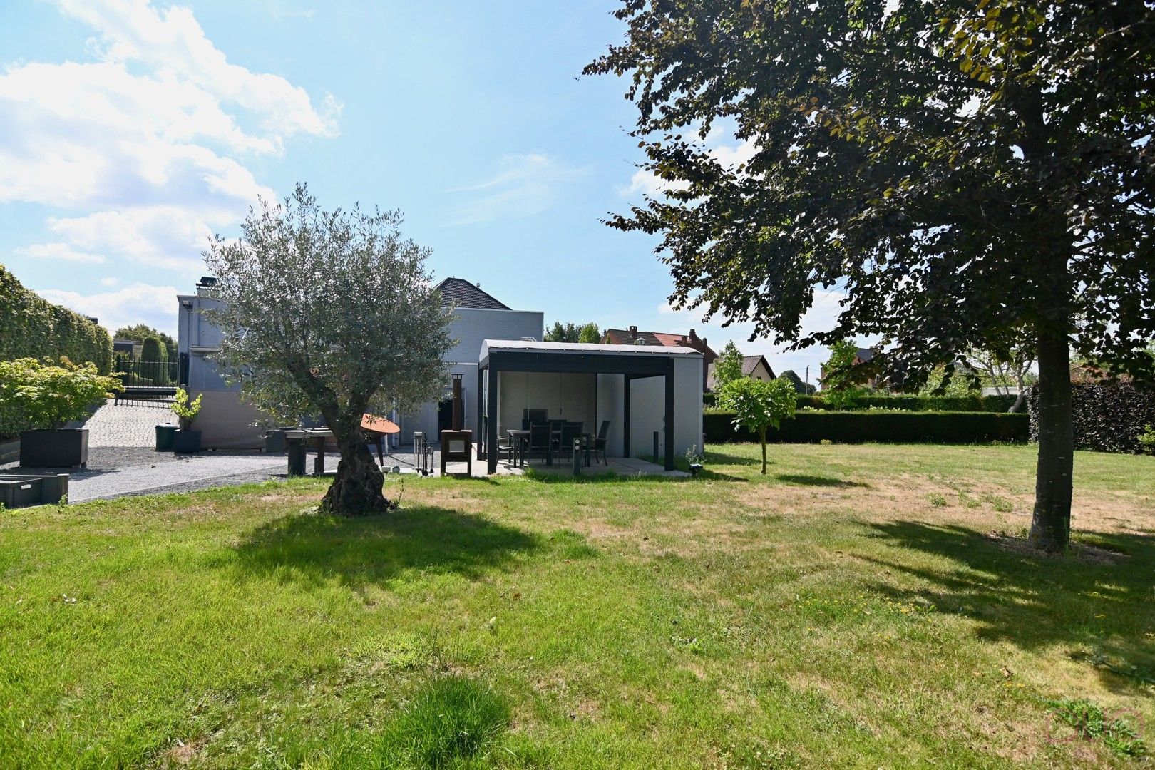 Ruim handelspand van ca. 300m2, met werkruimte in kelder en bovenliggende woonst van ca. 117m2 foto 22