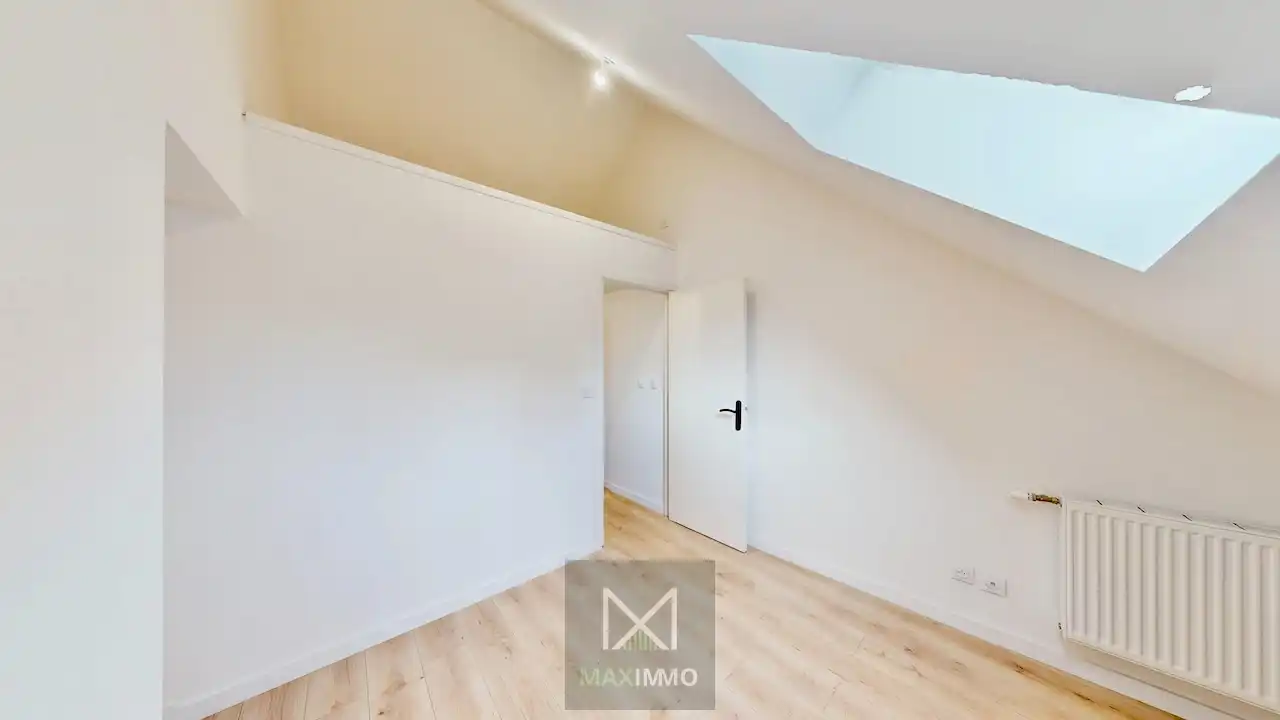 Totaal gerenoveerde woning met garage in het centrum van Lauwe foto 11