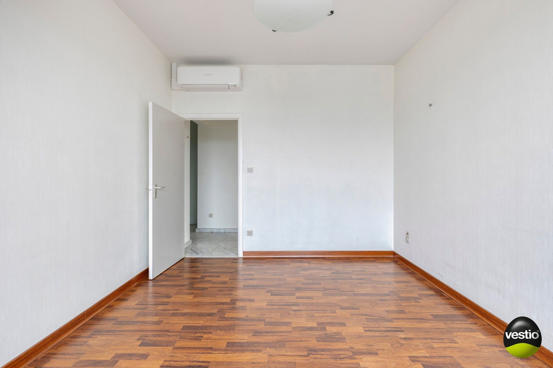 Klassevol, lichtrijk 3 slaapkamer appartement van 145 m² op het Leopoldplein. foto 12
