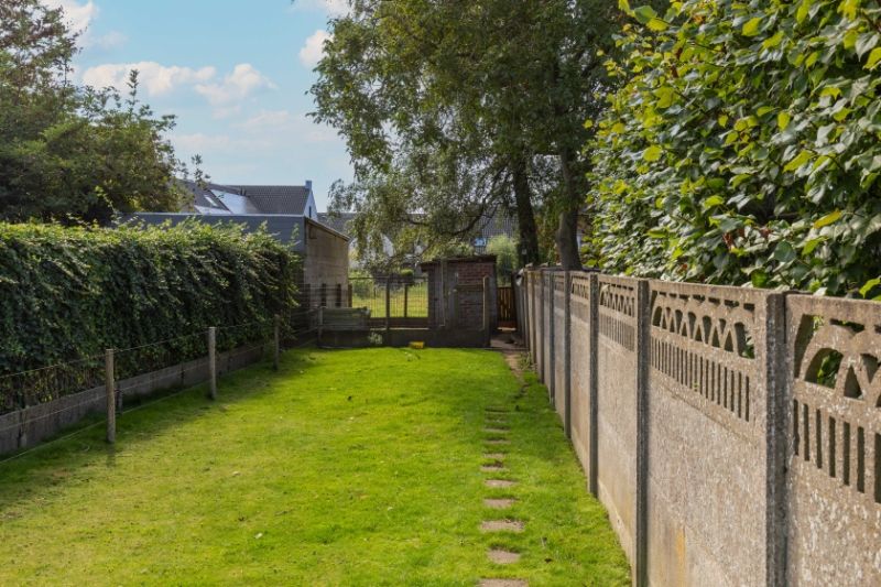 Roeselare nabij de Tassche, te renoveren woning op een opp van 325 m², 2 slaapkamers en zolder met mogelijkheden. foto 3