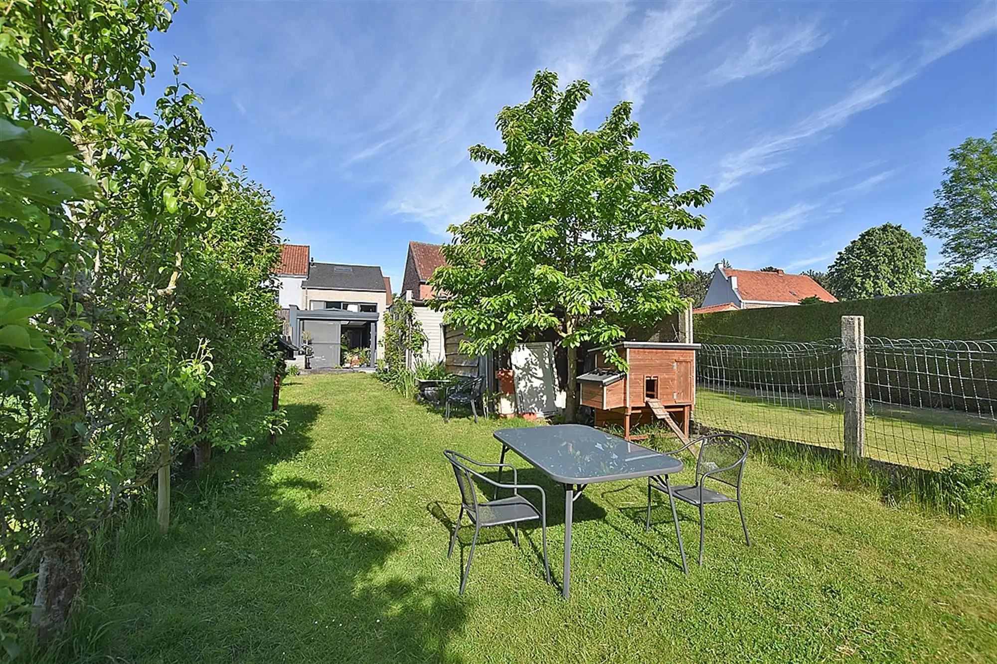 DORPSWONING met 2 slpks, garage/berging & tuin met terras foto 7