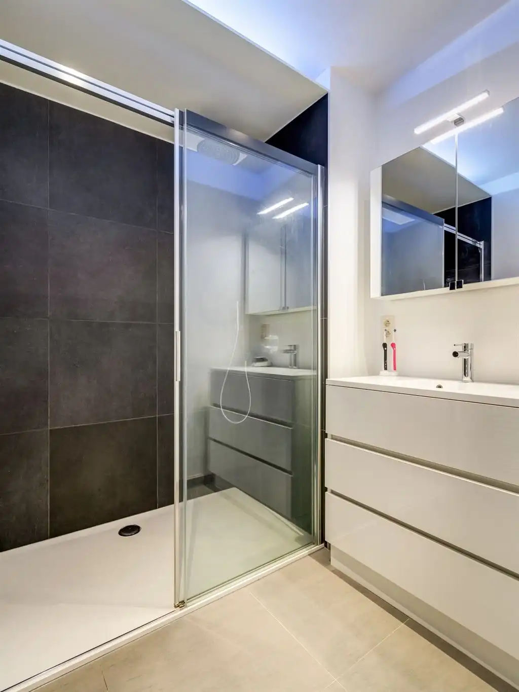 Instapklaar appartement in hartje Zuid foto 10