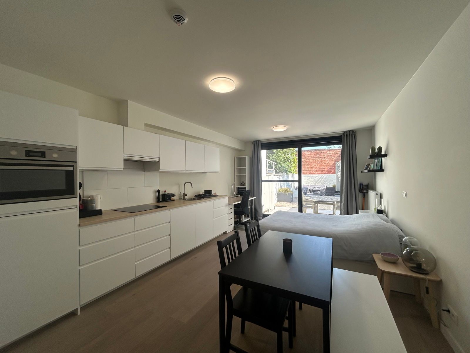 Prachtig bemeubelde studio met terras/ tuin foto 3