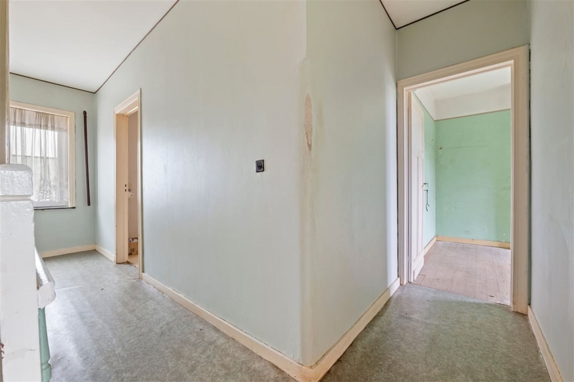 TE RENOVEREN GEZINSWONING MET LOODS IN HET LANDELIJKE GINGELOM  foto 21