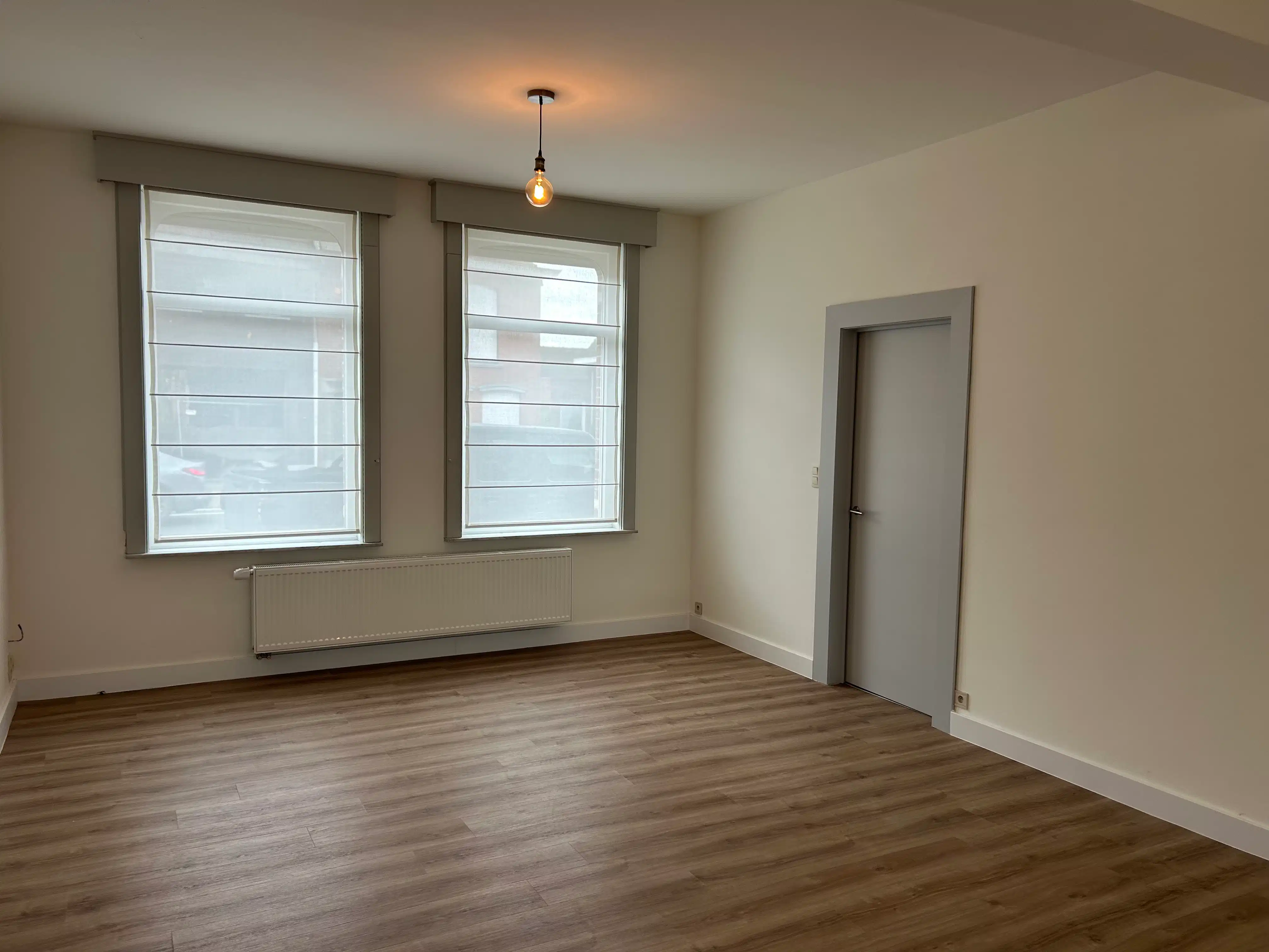 Volledig vernieuwde woning met 3 slaapkamers en tuintje. foto 4