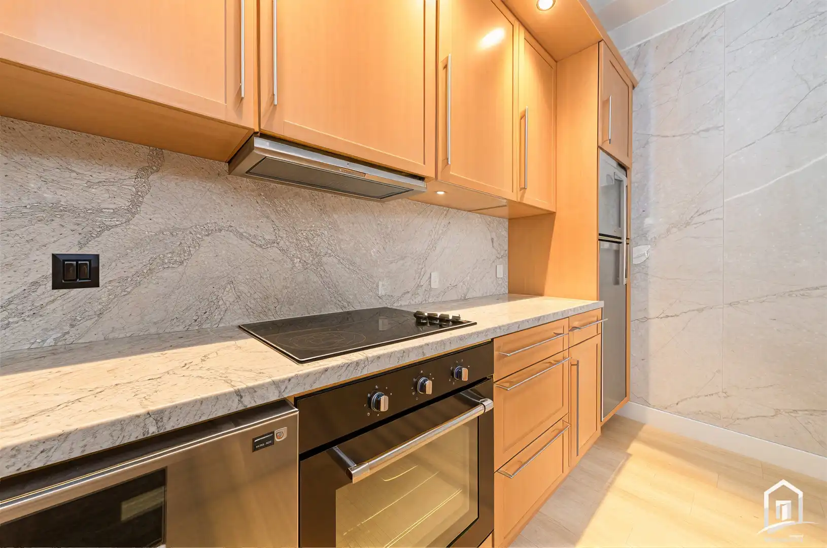 Gerenoveerd en instapklaar 1-slaapkamerappartement  in hartje Aalst foto 7