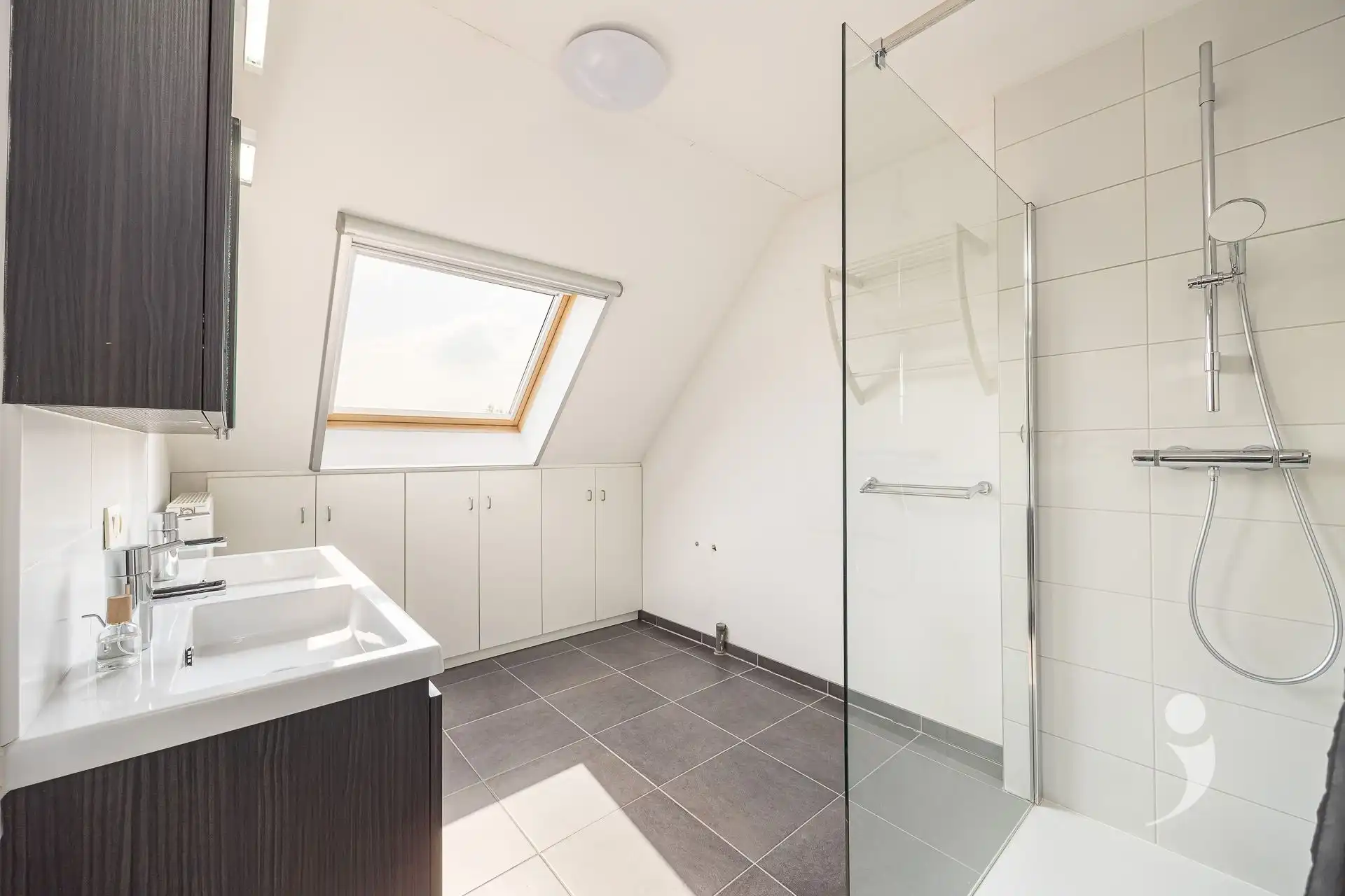 Ruim appartement op een toplocatie!  foto 21