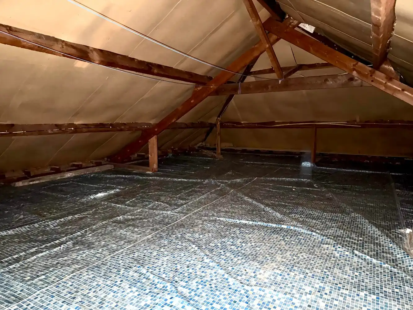 Centraal gelegen woning met veel potentieel op mooi perceel! foto 11