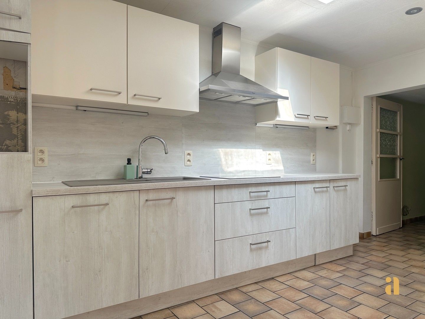 Karaktervol herenhuis waar licht, ruimte & zon elkaar ontmoeten foto 15