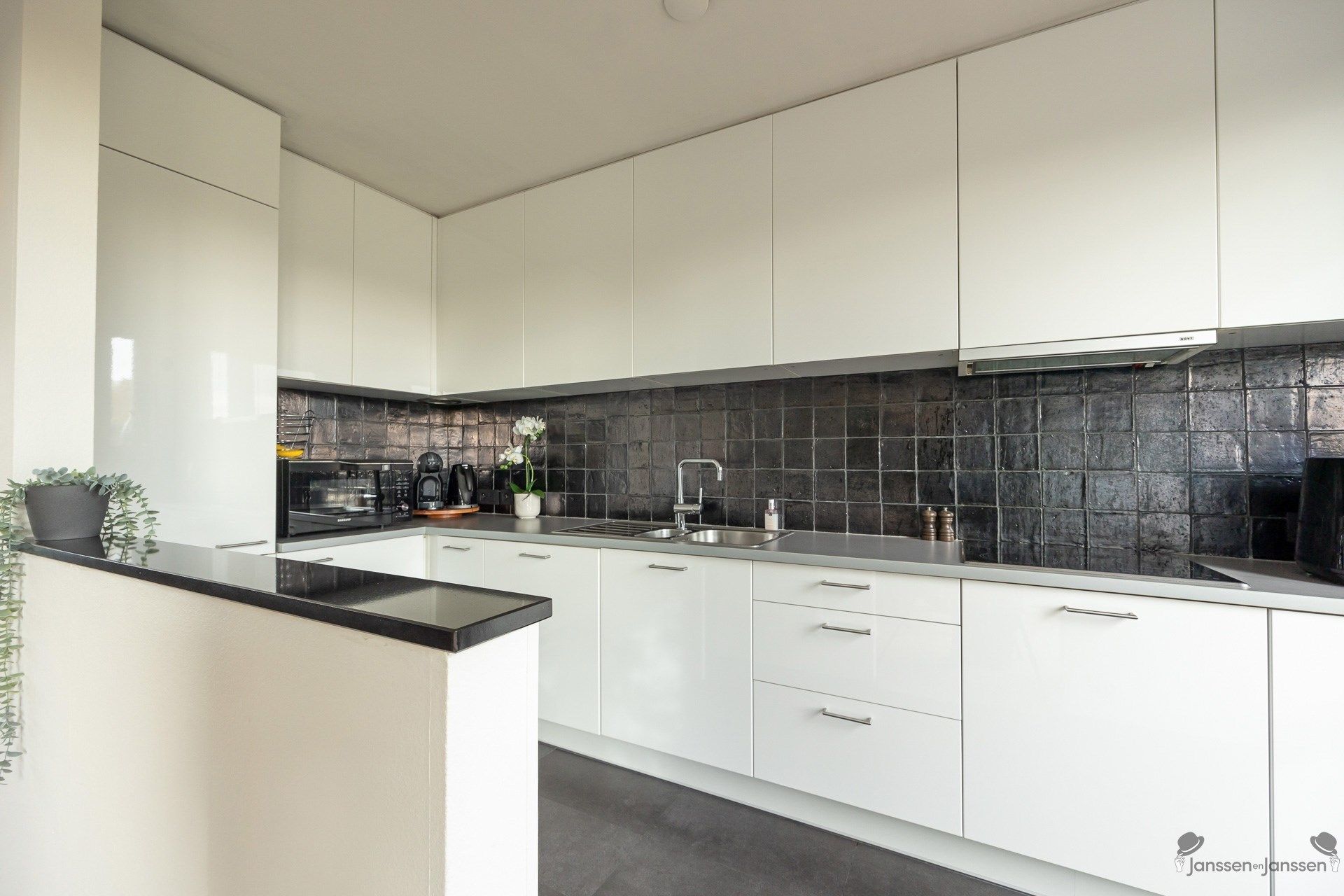 Modern, stijlvol dakappartement met riant terras en panoramisch uitzicht foto 8