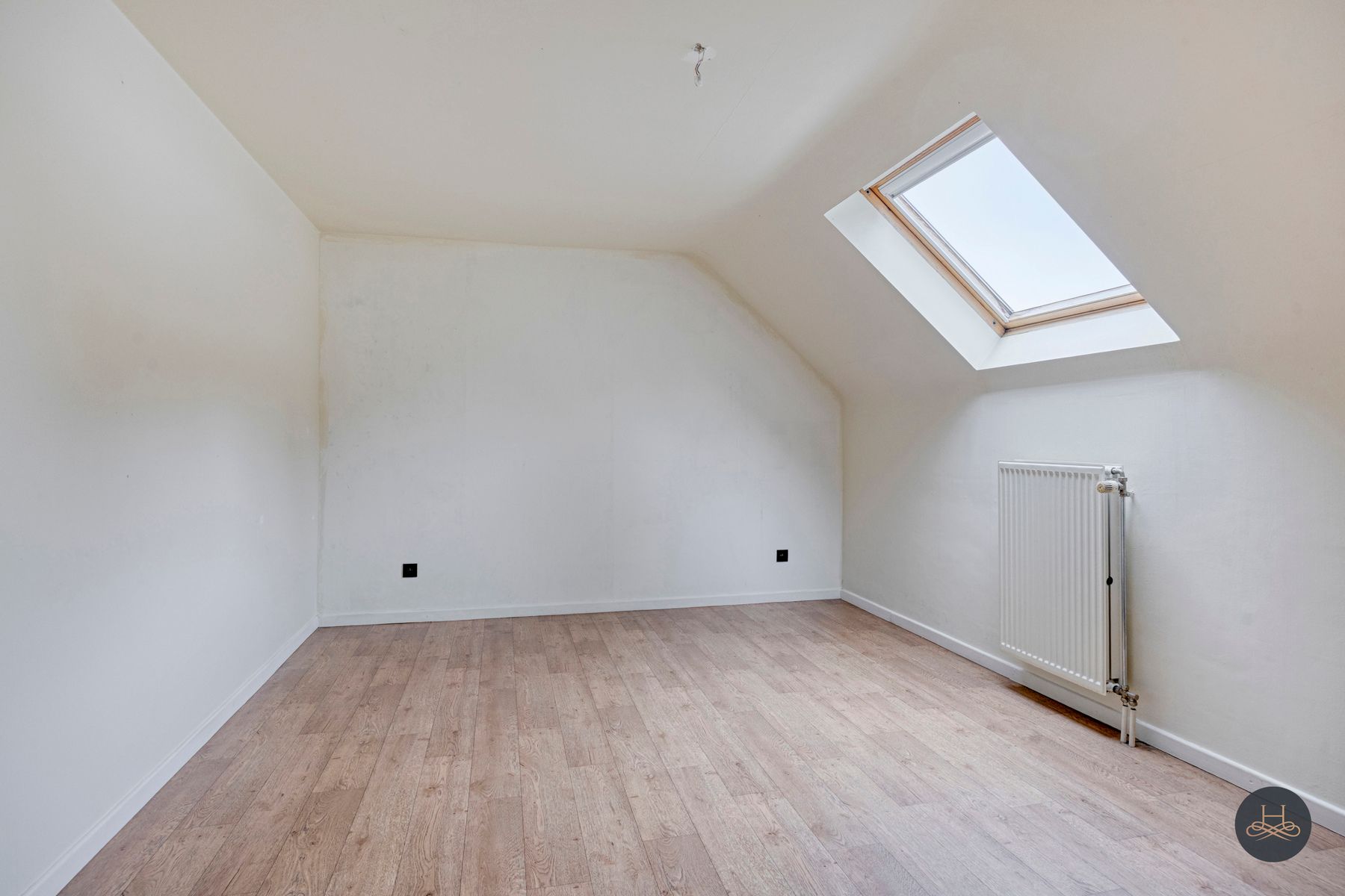 Ruime woonst met achterliggende loods - aandelenoverdracht foto 20