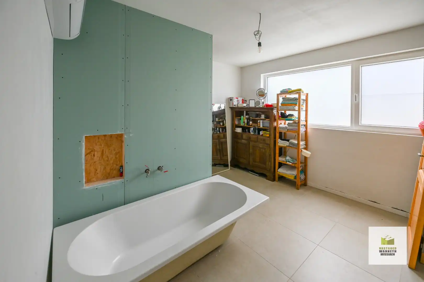 Gerenoveerde woning met 3slpk, garage en tuin op 648m2 foto 10