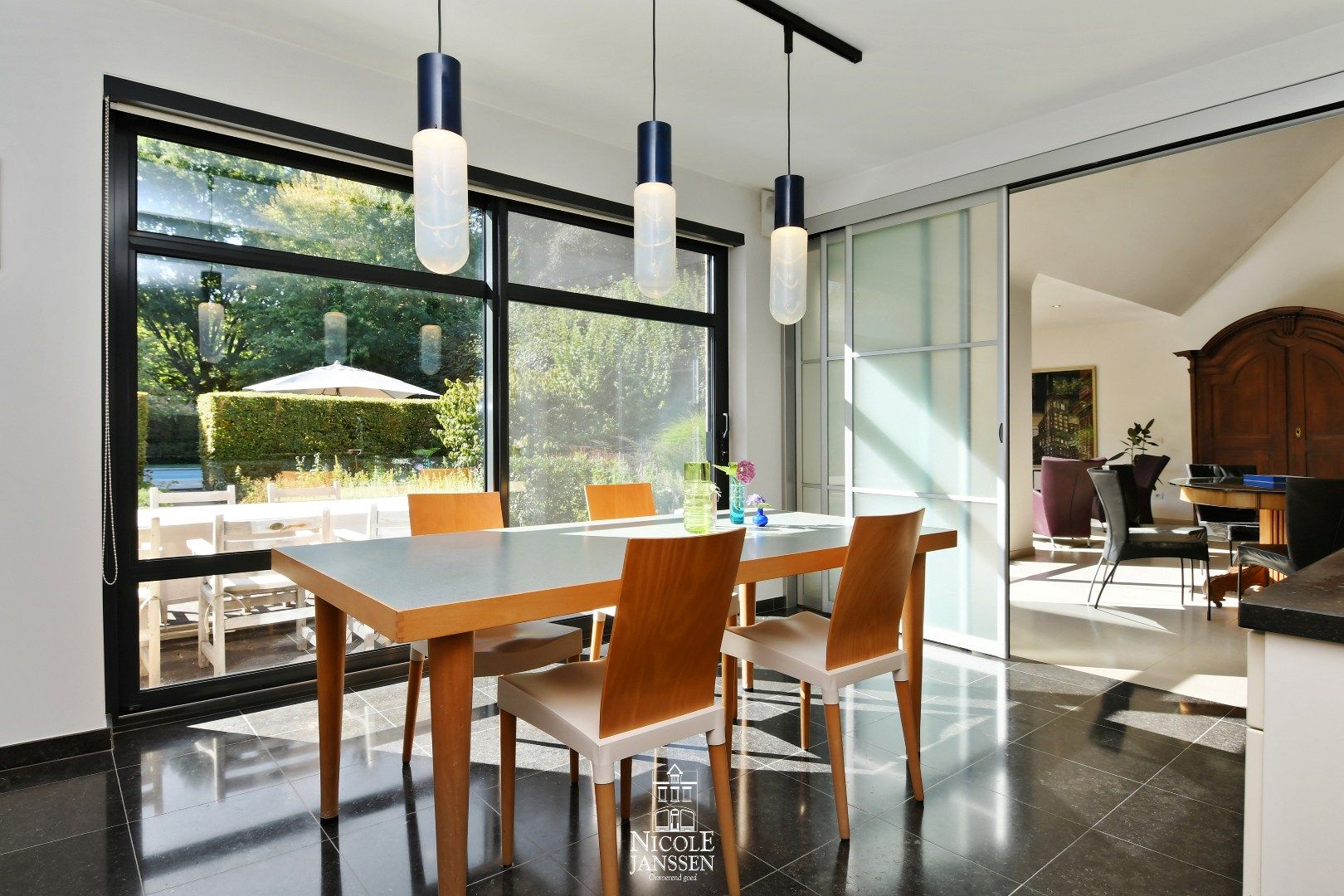 Vrijstaande woning met mooi verzorgde tuin en zwembad  foto 10