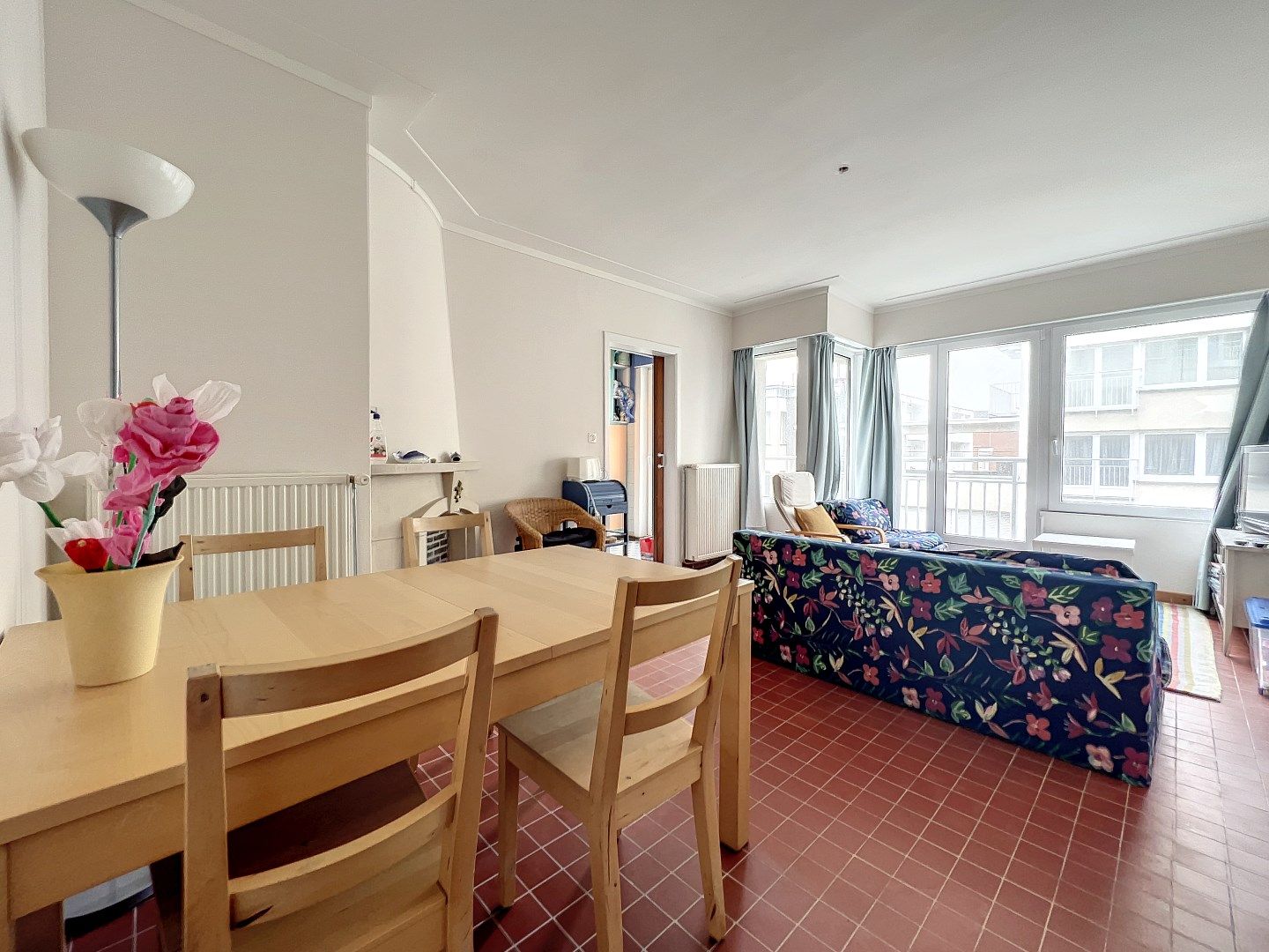 Lichtrijk 2-slpk appartement - lateraal zeezicht - terras.  foto 2