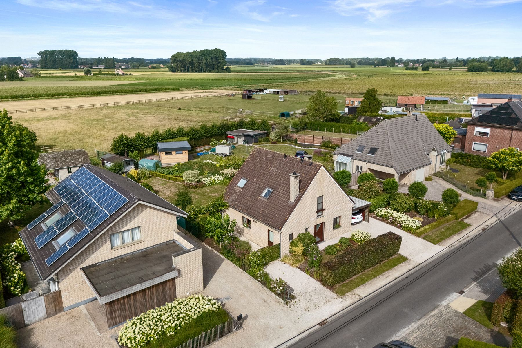 Mooie gezinswoning met zicht op velden en rustige ligging foto 18
