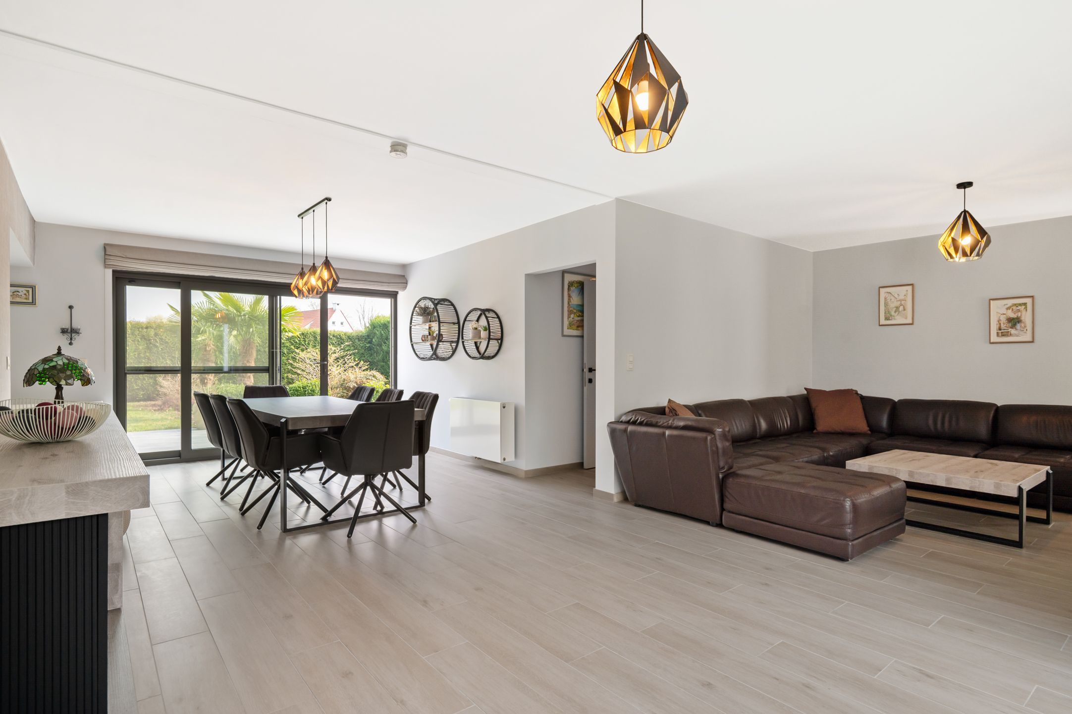 Unieke laagbouwvilla met polyvalente ruimte op ruim perceel in Brasschaat! foto 4