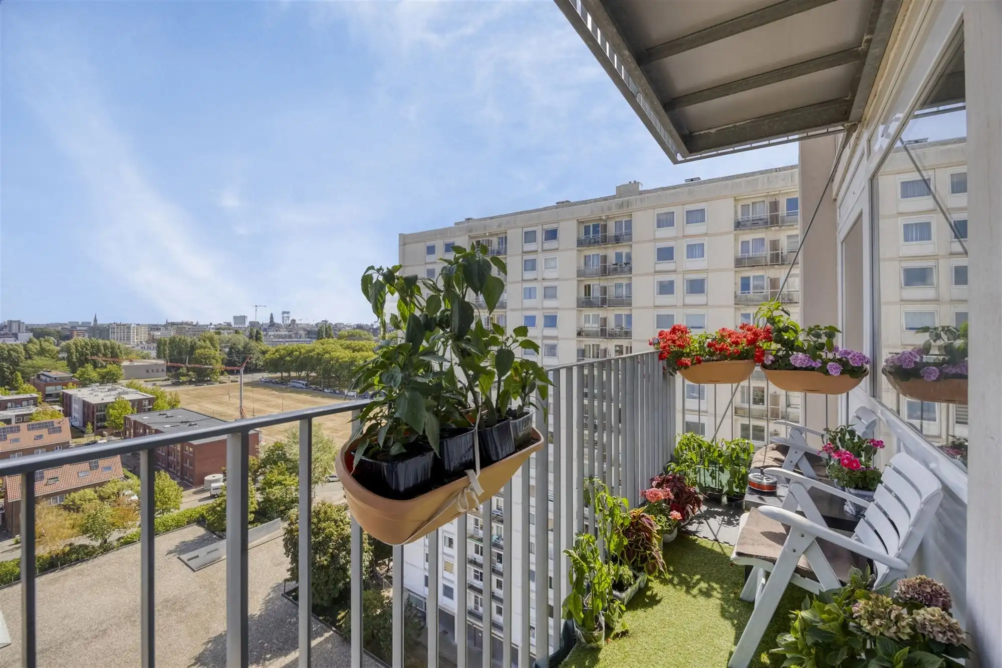 Verhuurd appartement met drie slpk en terras met prachtig uitzicht foto 6