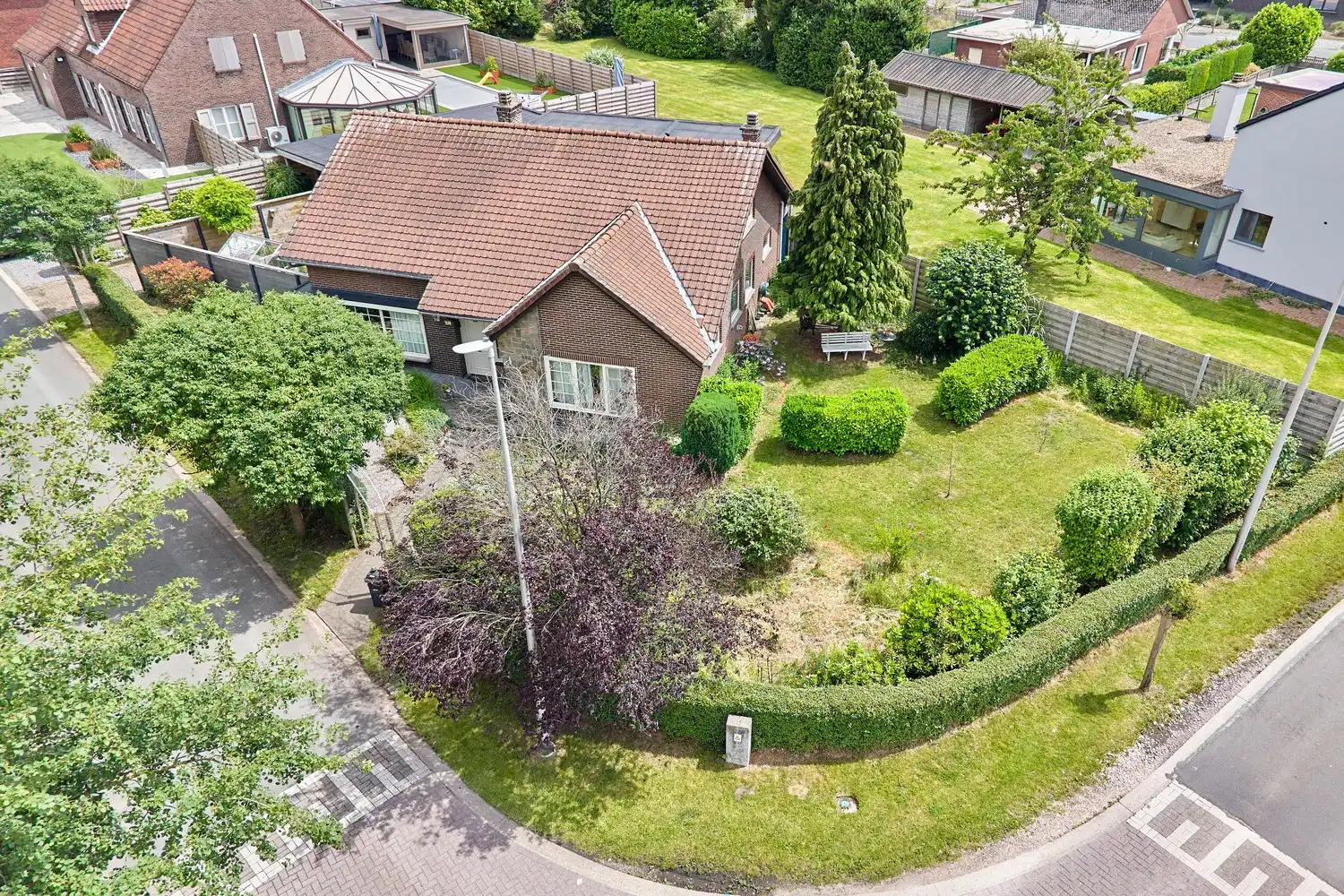 Vrijstaande karakteristieke woning met 4 slaapkamers gelegen op een fraai gelegen perceel foto 24