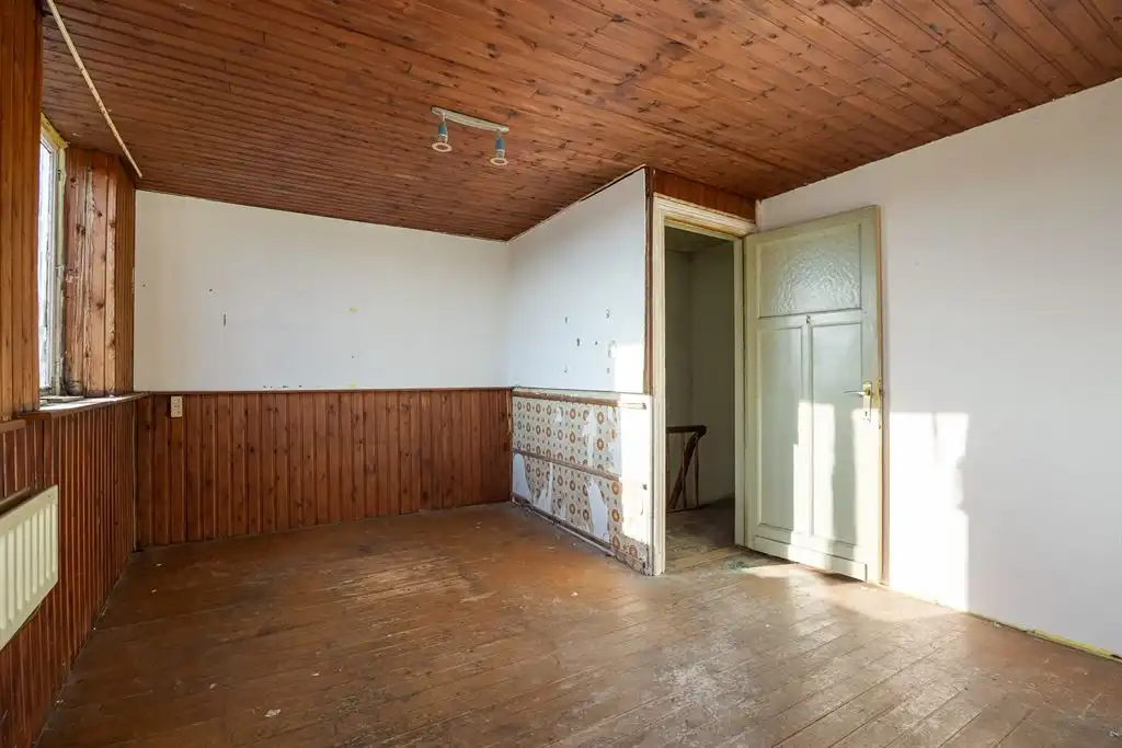 Te renoveren woning met grote tuin foto 22