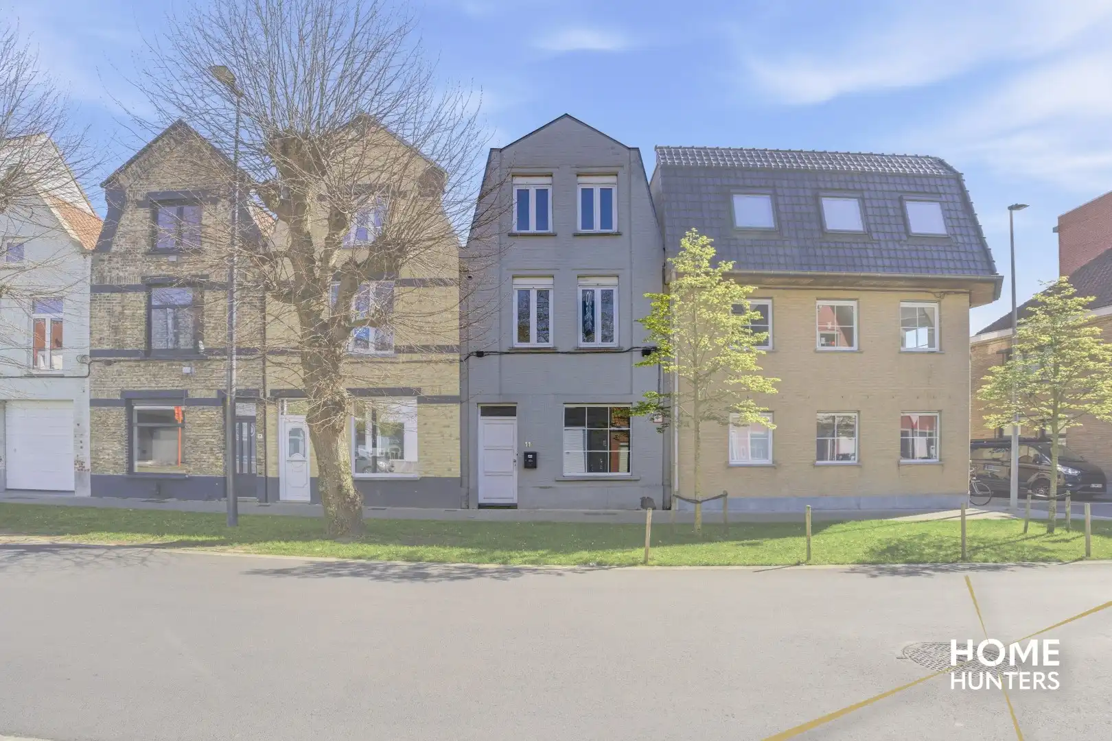 Charmante en instapklare woning met unieke stadskoer en garage foto 2