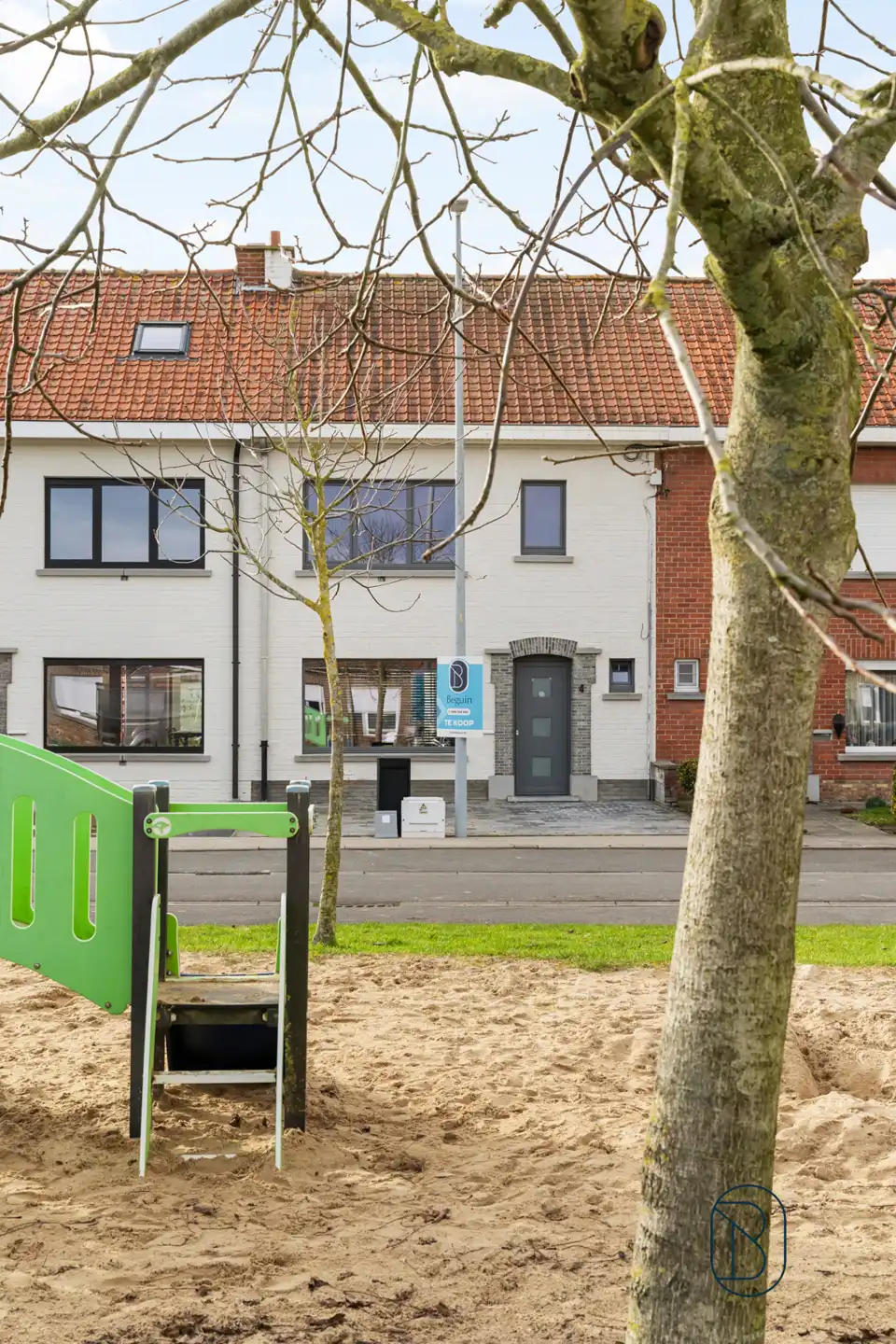 Volledig vernieuwde woning met 3 slk, garage en oprit foto 21