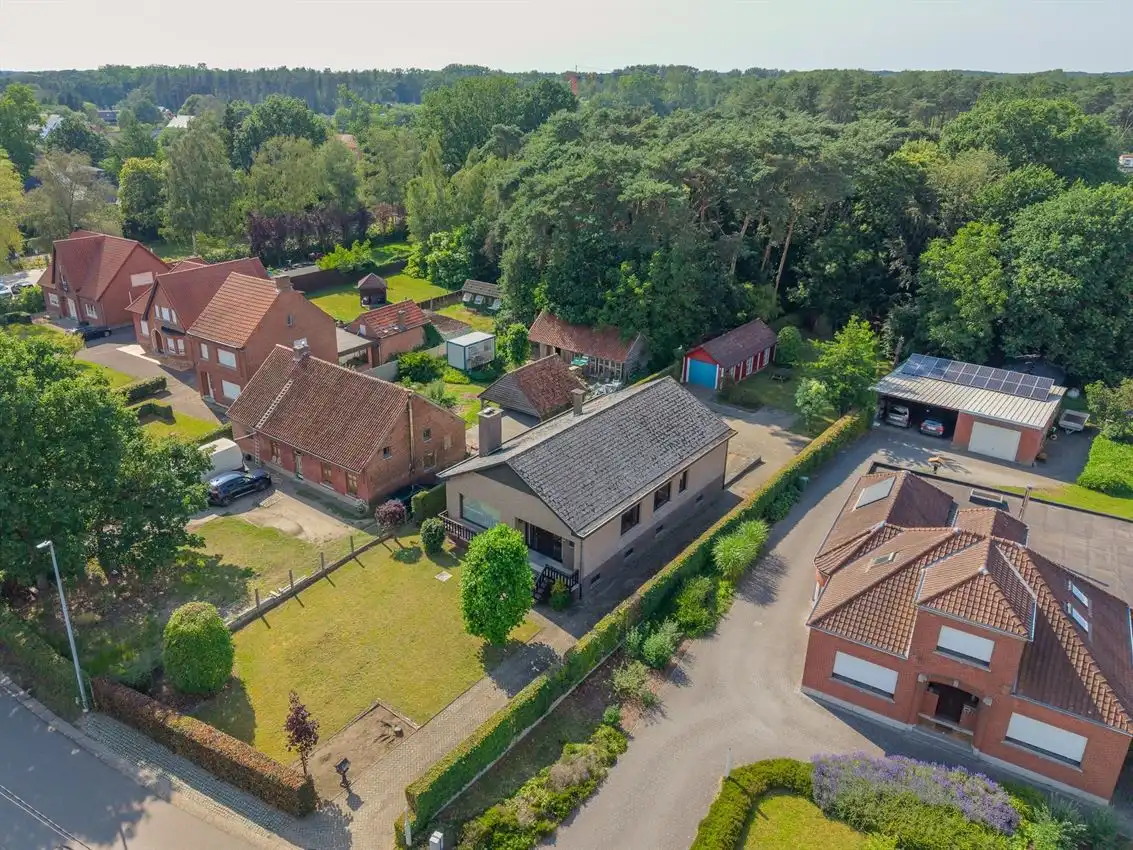 Retrokarakter, diepe tuin en bosgevoel achteraan foto 39