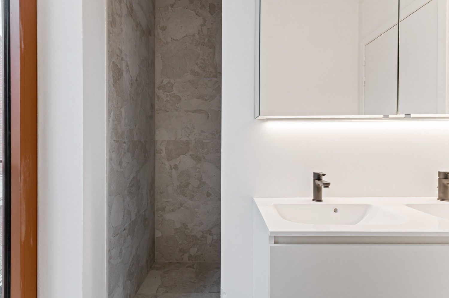 Lichtrijk en energiezuinig appartement met terras in Residentie Bo foto 13