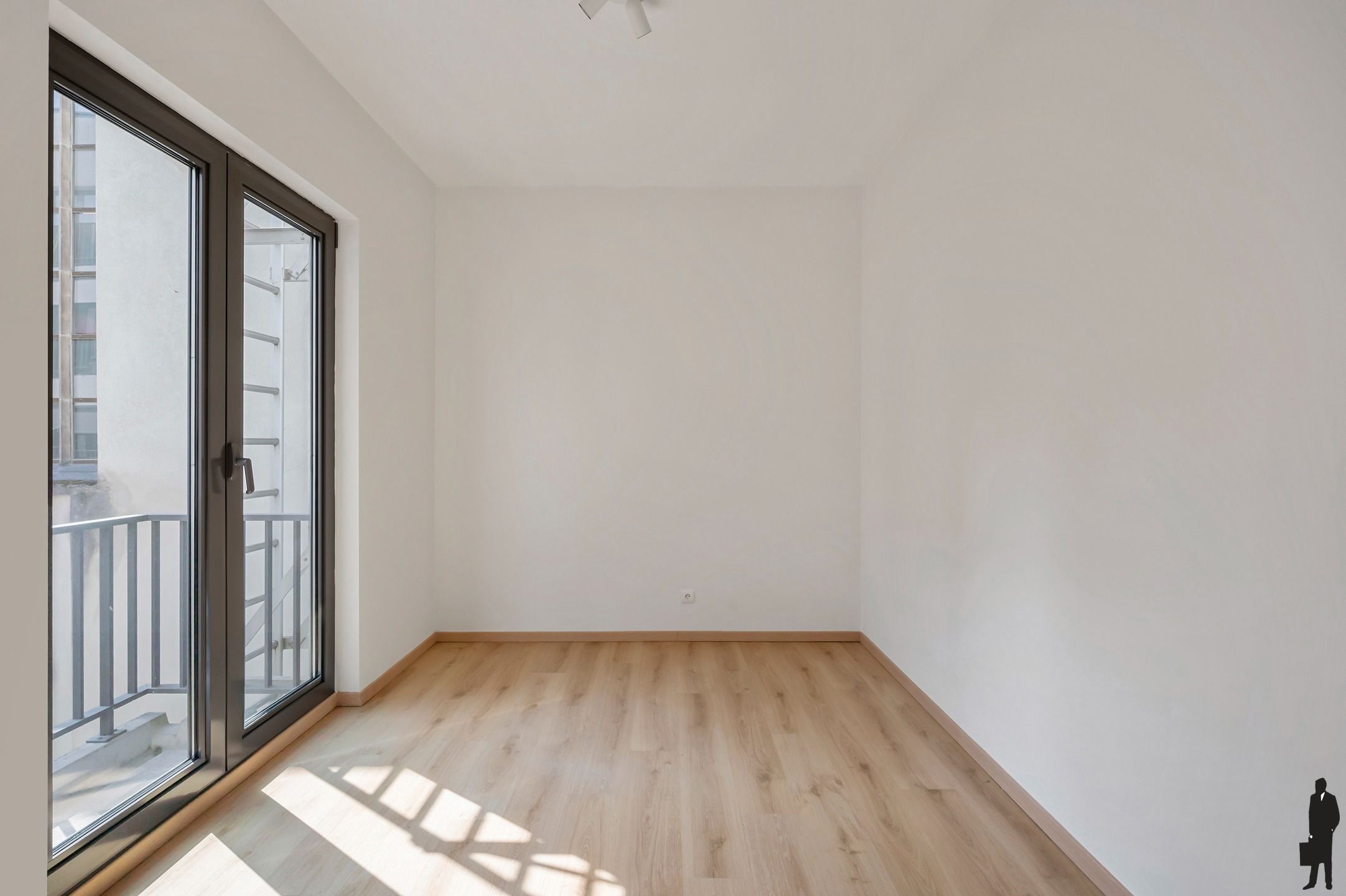 Lichtrijk en volledig gerenoveerd appartement met Terras. foto 15