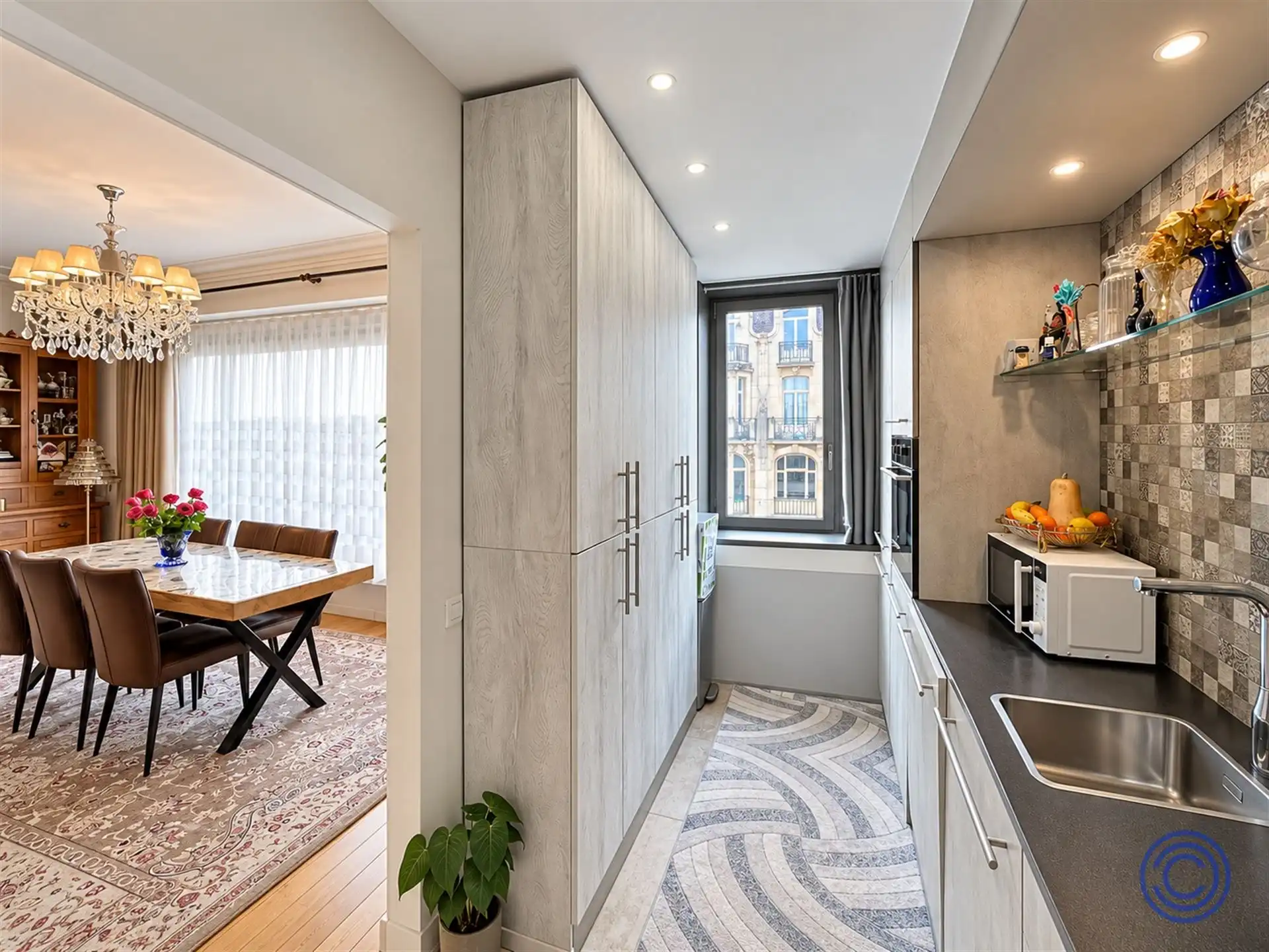 Ruim instapklaar 2-slpk appartement incl. autostaanplaats foto 3