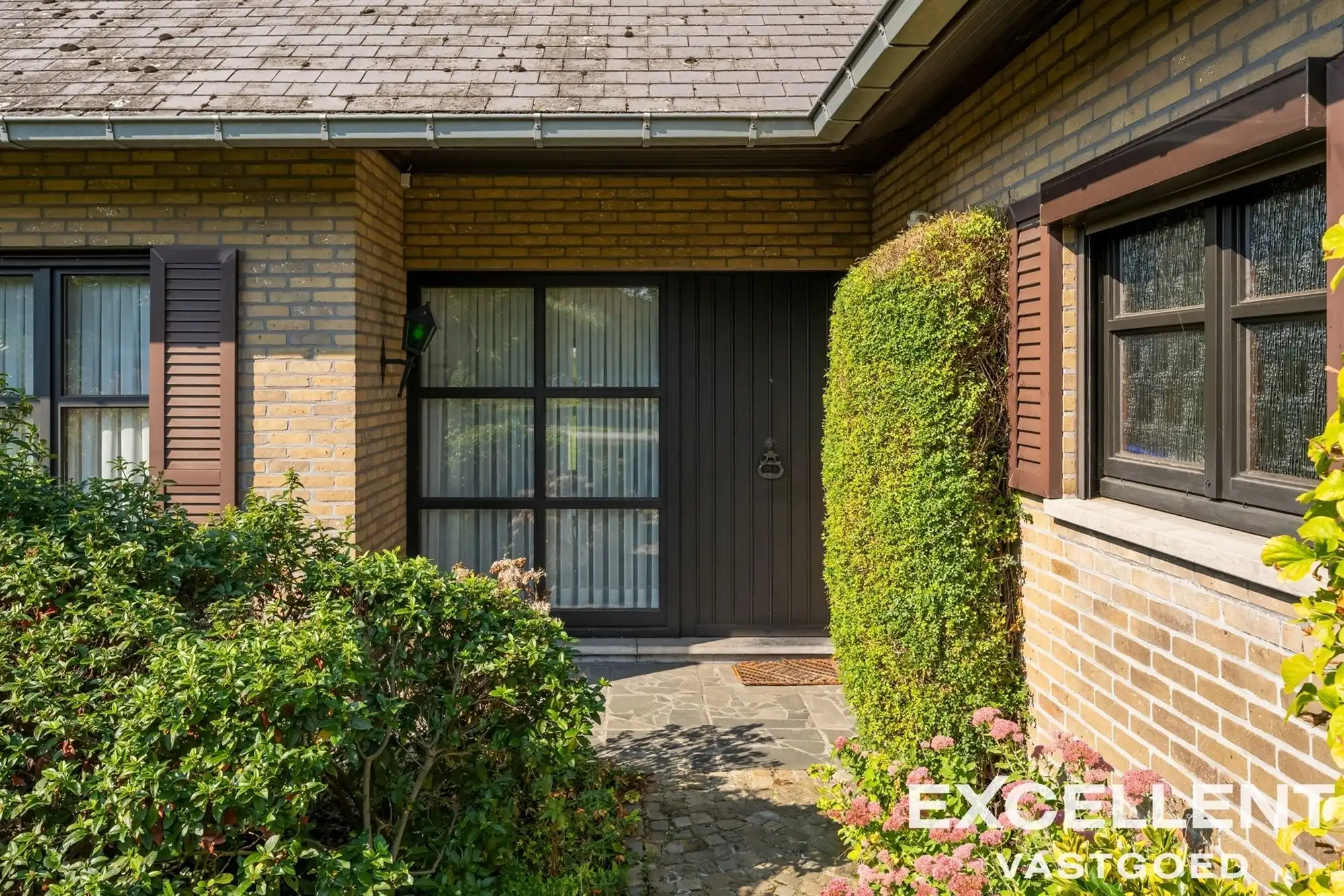 Ruime woning met enorm potentieel te koop in centrum Deinze foto 2