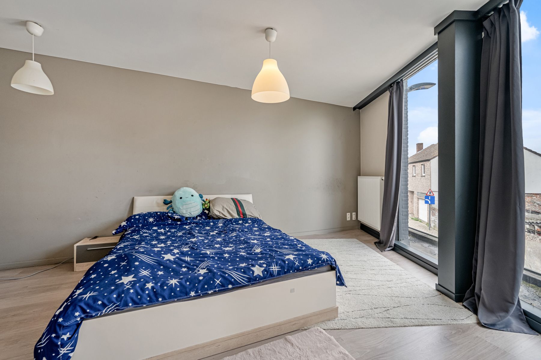 Gerenoveerd appartement met drie slaapkamers foto 6