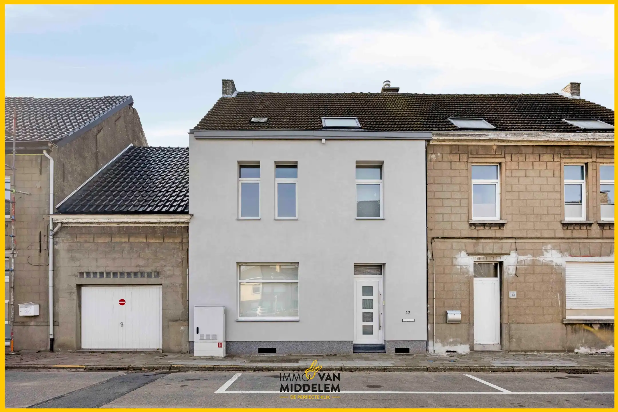 ENERGIEZUINIGE 2-GEVELWONING MET 3 SLPKS, TERRAS EN TUIN foto {{pictureIndex}}