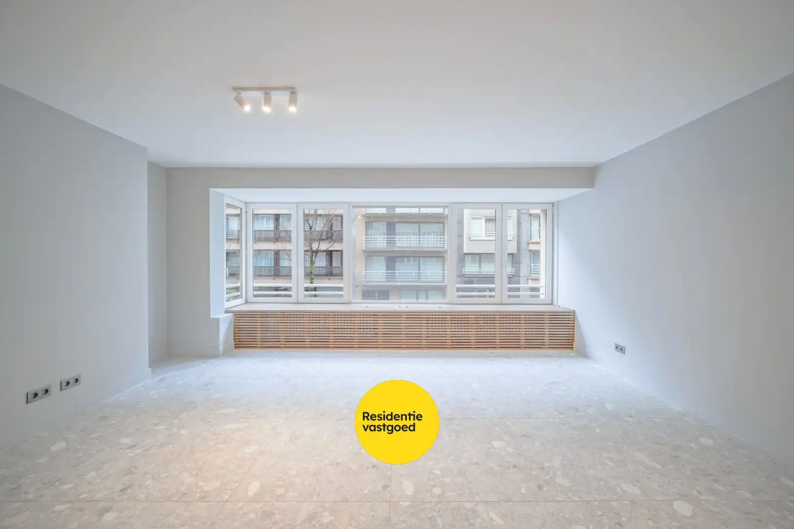 Gerenoveerd 2-slpk appartement met lift in Oostende foto 5