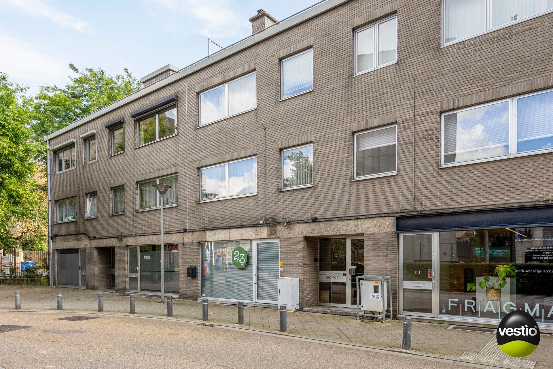 Leuke handelsruimte (ca. 80 m²) met studio en garagebox aan het Capucienenplein! foto 1