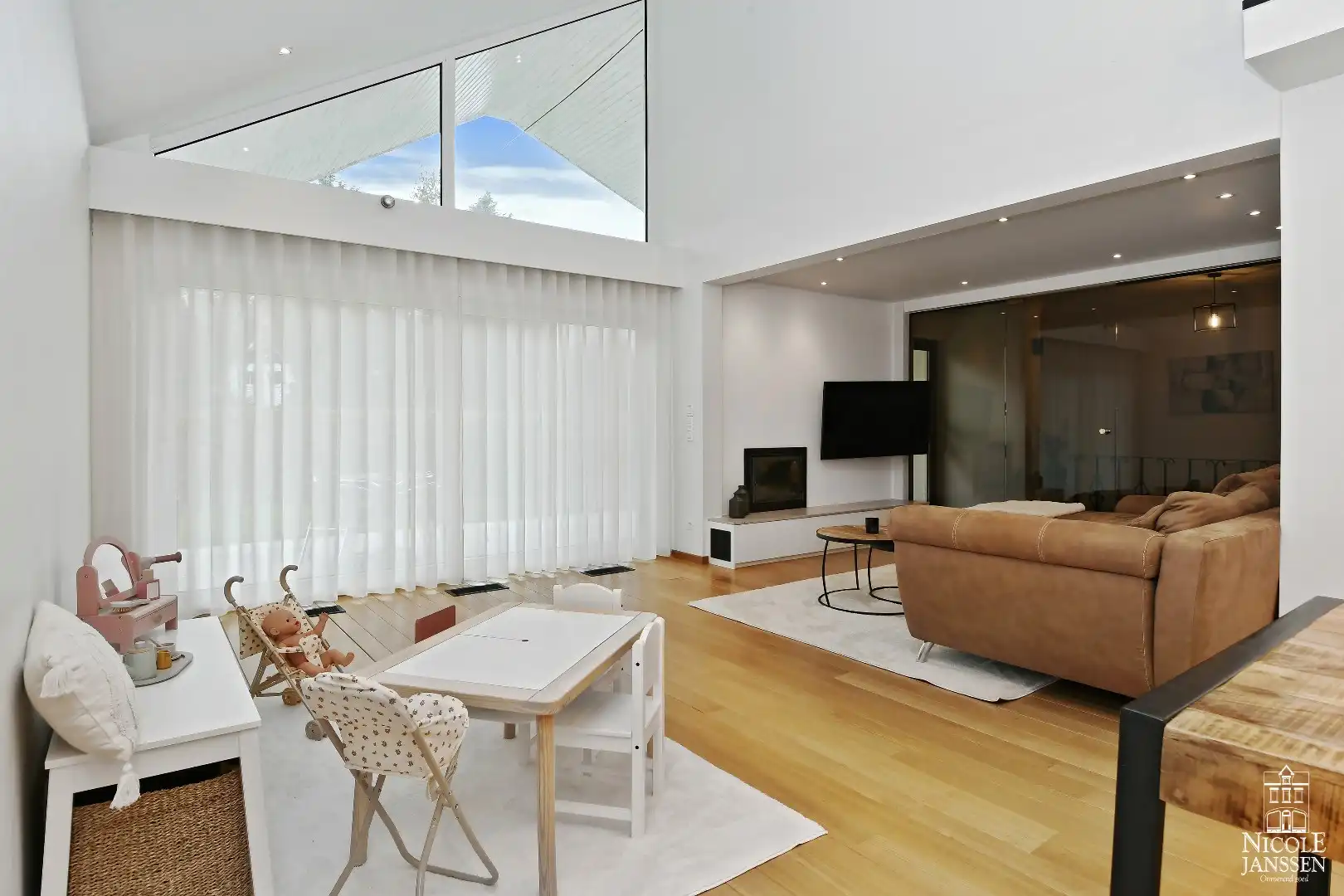 Charmante vrijstaande gezinswoning met grote garage en mooie tuin   foto 5