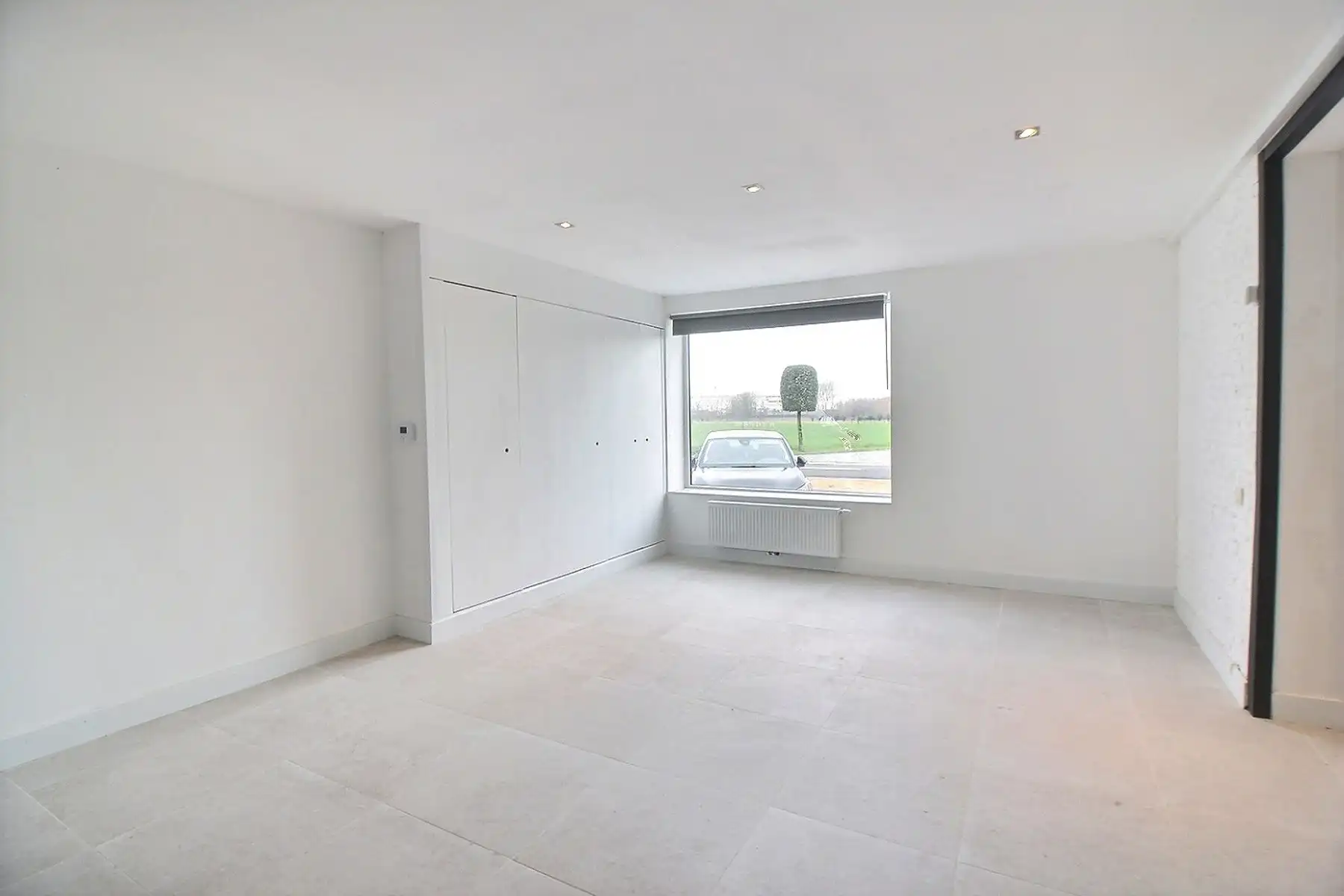 Riante woning met 4 kamers en grote tuin foto 9