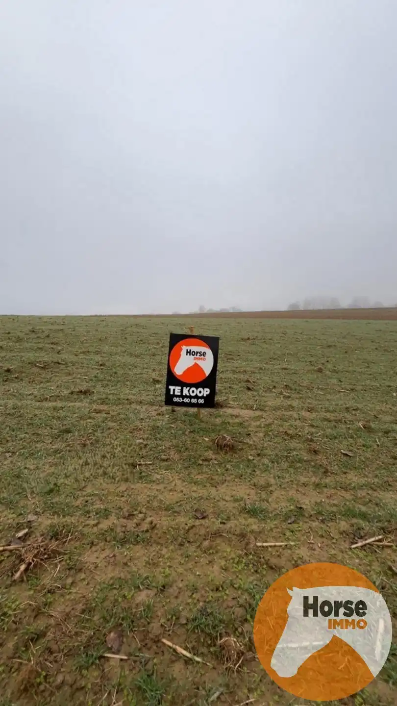 HERZELE - Landbouwgrond van 46are foto {{pictureIndex}}