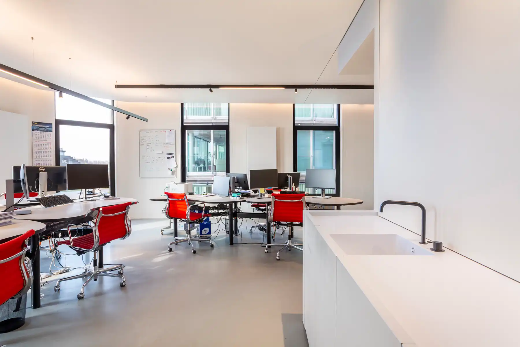 Unieke kantoorruimte met zicht op de Schelde foto 5