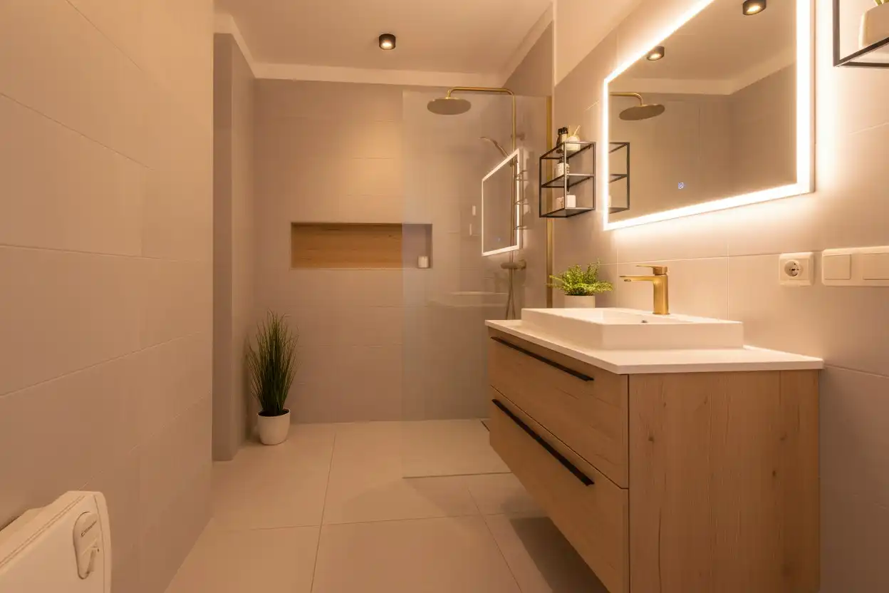 Centraal gelegen, ruim 2 slaapkamerappartement op wandelafstand van de Zeedijk. foto 10