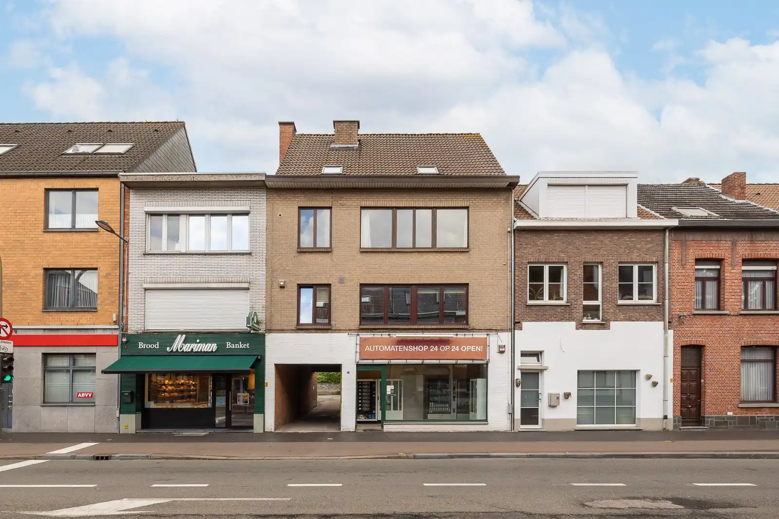 Centraal gelegen appartement met 2 slaapkamers en een autostaanplaats. foto {{pictureIndex}}