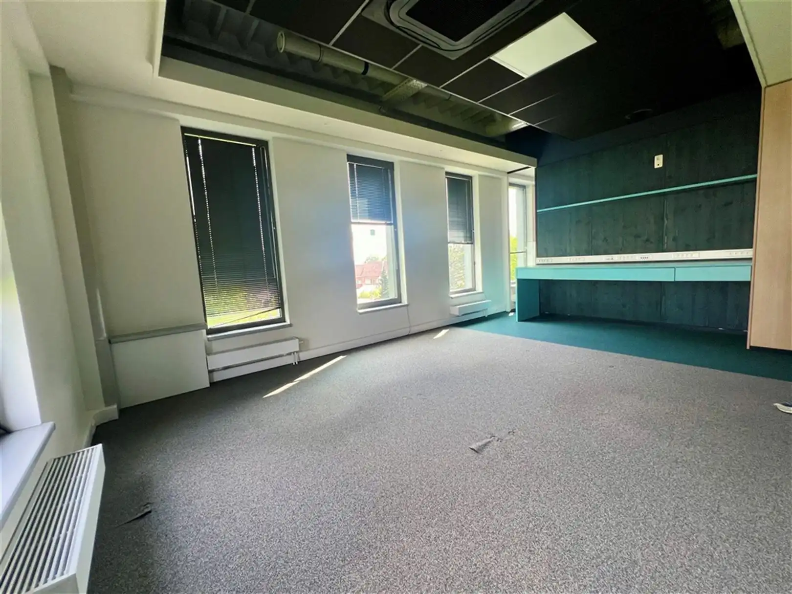 Instapklare kantoren in Zele met ruime parking foto 8