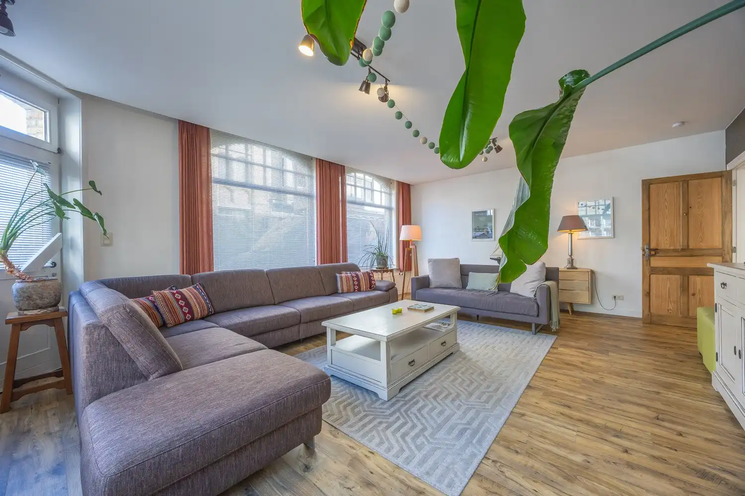 MAGISTRAAL HERENHUIS IN HET CENTRUM VAN NIEUWPOORT-STAD – OFFICIËLE 4-STERREN VAKANTIEWONING MET APPARTEMENT, INKOMSTEN EN 2 GARAGES foto 15