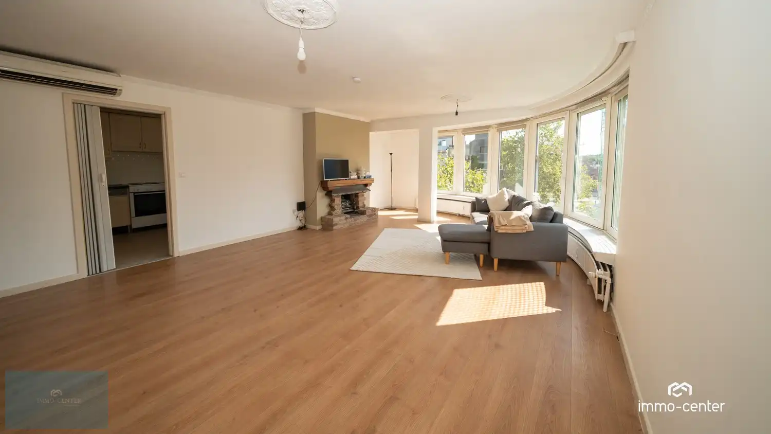 Te huur – Ruim 2-slaapkamerappartement met autostaanplaats in het centrum van Genk foto 12
